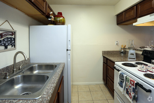 2Bd/1Bath - Eagle Crest Apartments