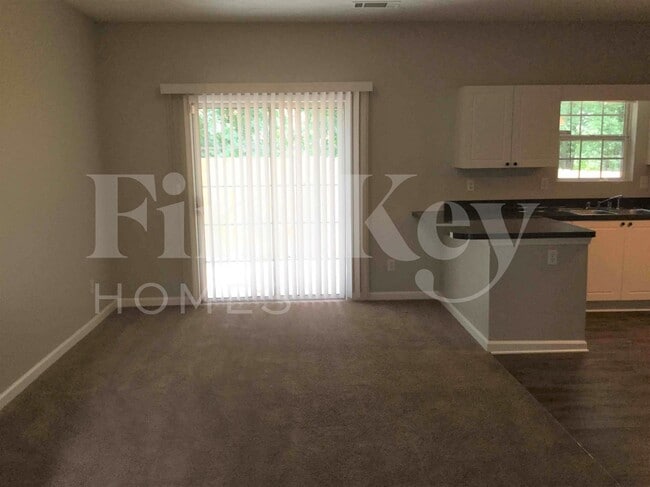 Building Photo - 2324 Sandspring Dr SW