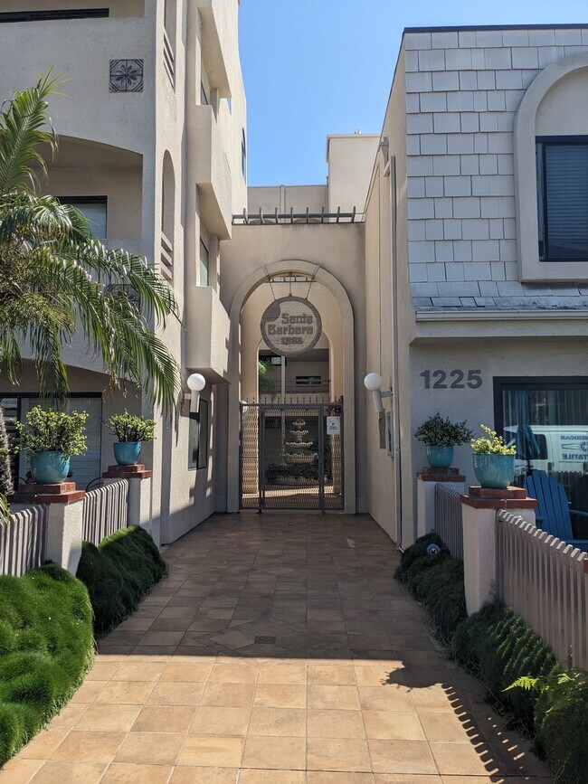 Secured entry on PB Dr - 1225 Pacific Beach Dr