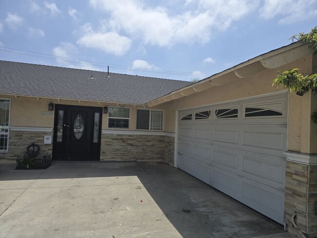 Foto del edificio - Comfortable 4-Bedroom Home in Peaceful Fou...