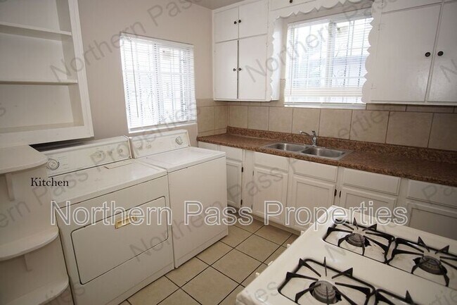 Building Photo - 1421 Howze St