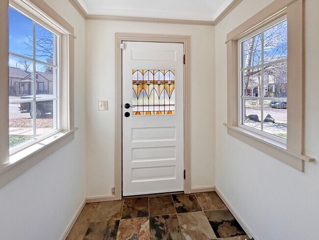 Foto del edificio - $0 DEPOSIT OPTION. CHARMING 3 BEDROOM WITH FENCED IN YARD AND DETACHED GARAGE IN DENVER'S BERKELE...