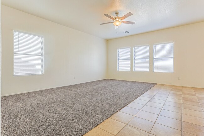 Foto del edificio - 2668 S Southwind Dr