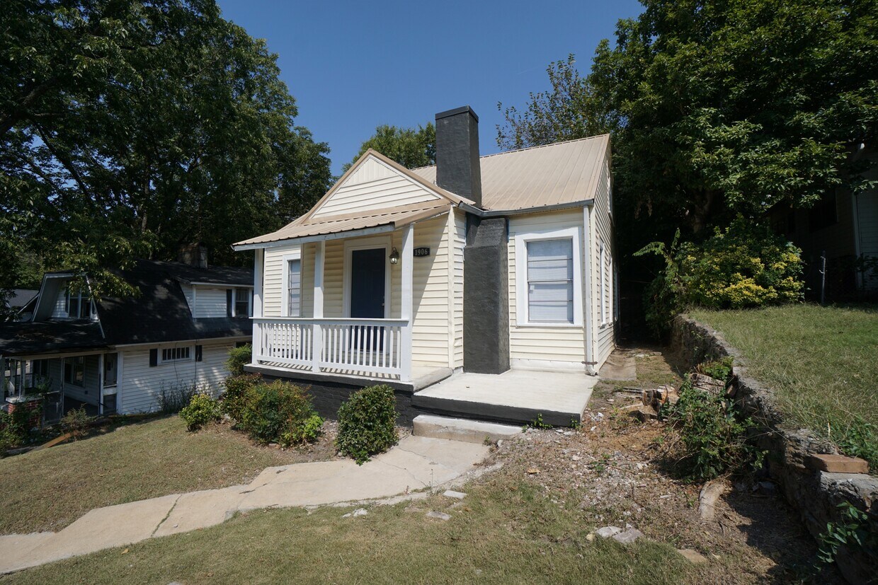 Primary Photo - 1906 15th Ct N