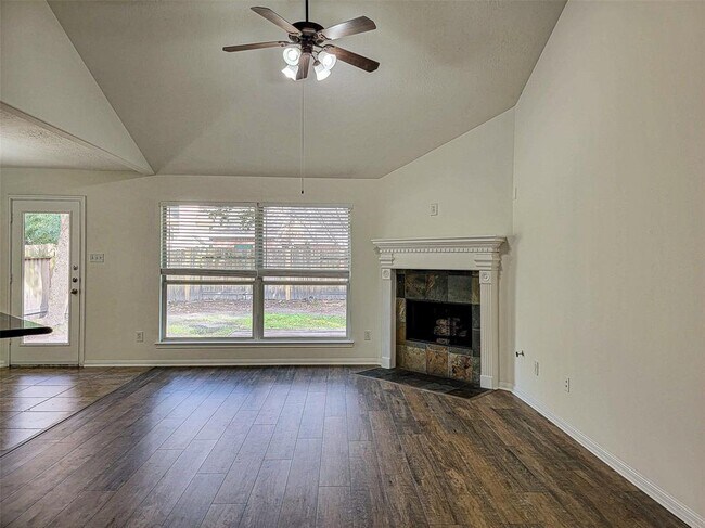 Foto del edificio - 226 Fairwind Trail Dr