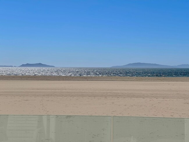 Building Photo - 3525 Ocean Dr