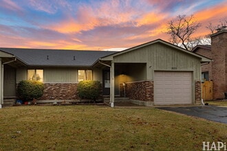 Building Photo - 920 Pleasant St