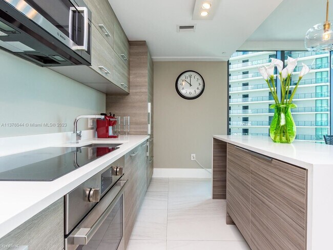 Foto del edificio - 1 br, 2 bath Condo - 650 NE 32nd St Luxury...