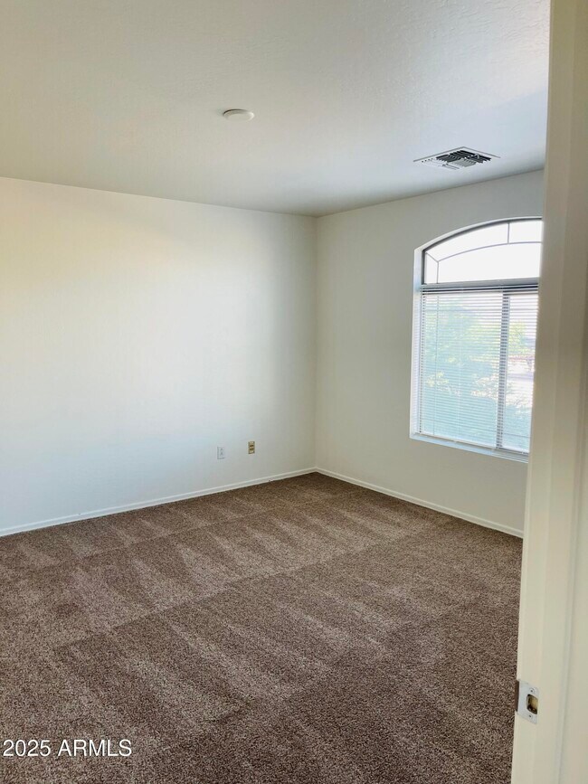 Building Photo - 5707 S 31st Dr