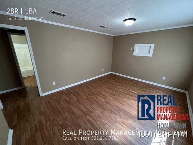 Building Photo - HALF OFF FIRST MONTH'S RENT MOVE-IN INCENT...