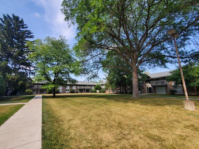 Building Photo - 10S771 Clarendon Hills Rd