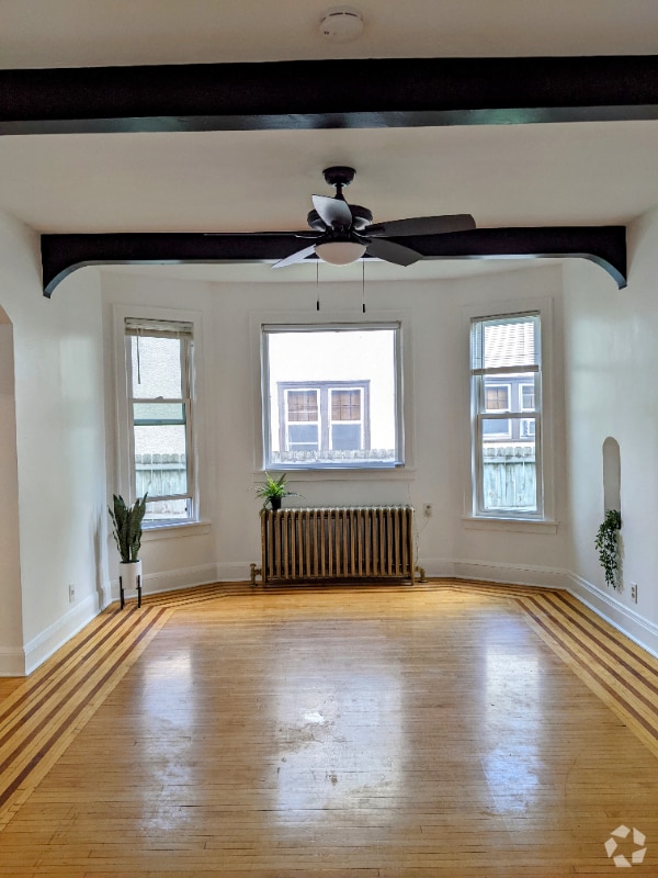 Building Photo - 1021 23rd Ave NE