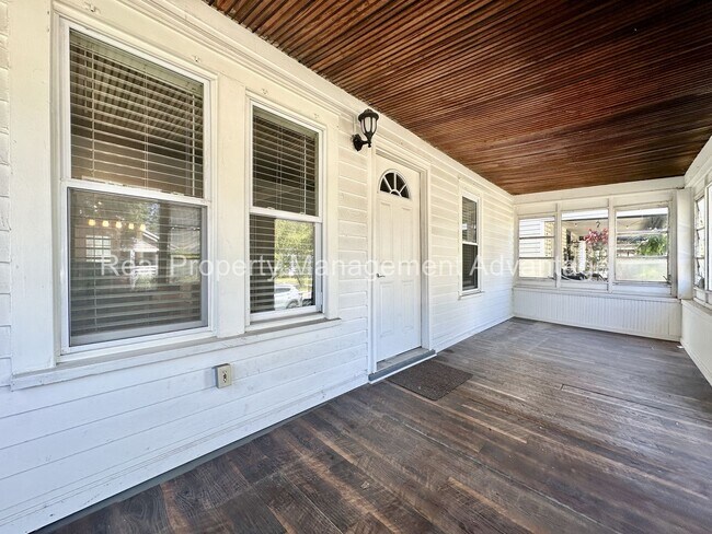 Building Photo - 340 E. Cambourne.