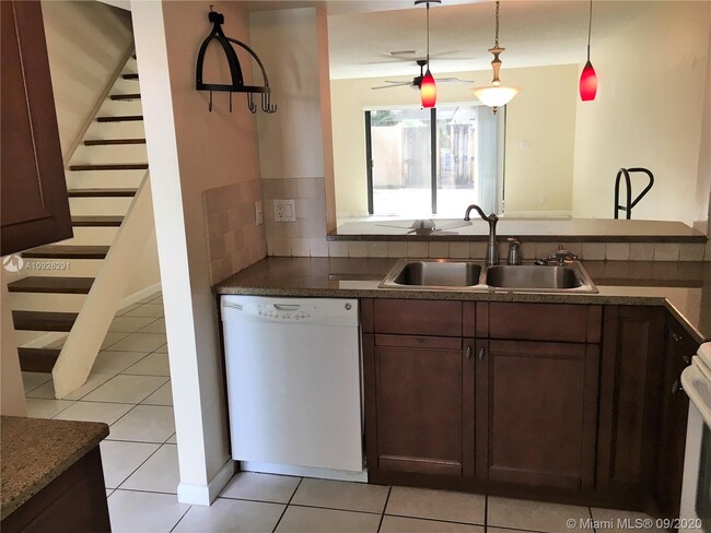 Building Photo - 3084 S Oakland Forest Dr