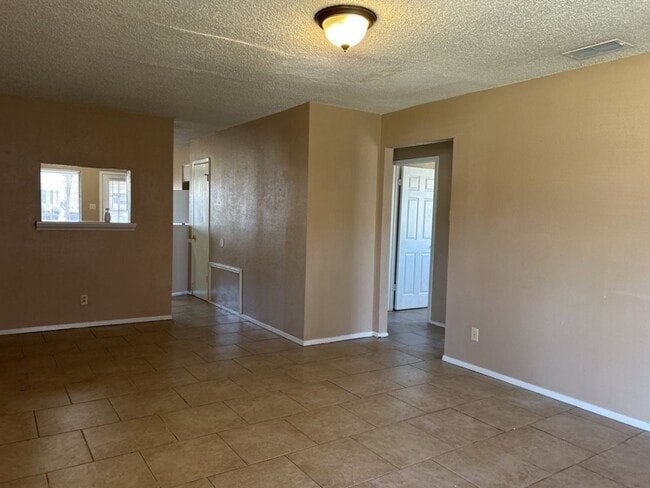 Building Photo - 2405 Shoemaker Dr