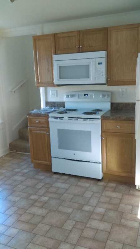 Building Photo - 203 S Manor St