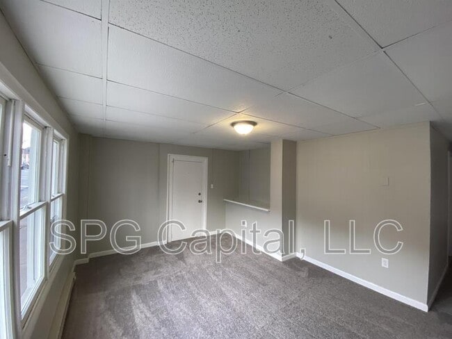 Building Photo - 208 W Main St