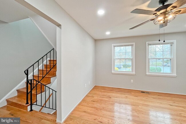 Building Photo - 3225 Viscount Ct