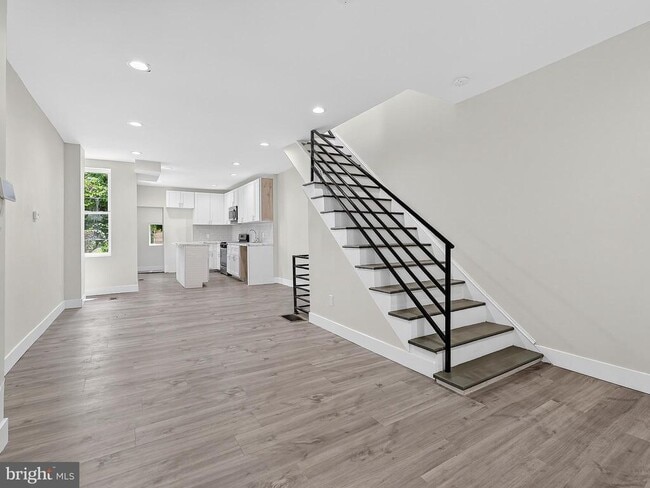 Building Photo - 3020 Euclid Ave