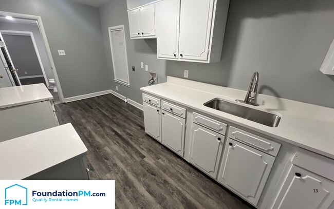 Building Photo - 1387 Oak Ridge Dr