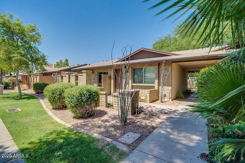 Primary Photo - 3306 S Parkside Dr