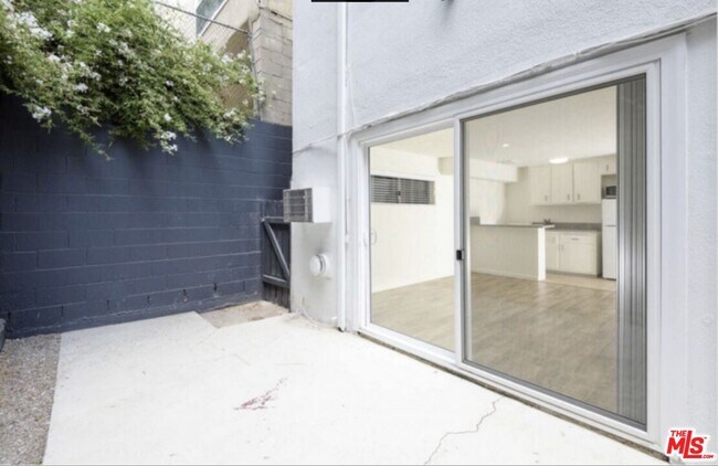 Foto del edificio - 1261 Laurel Ave