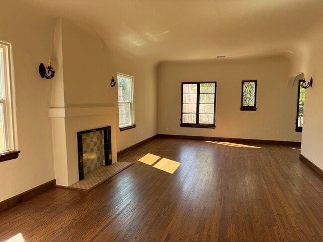 Building Photo - 458 N Genesee Ave