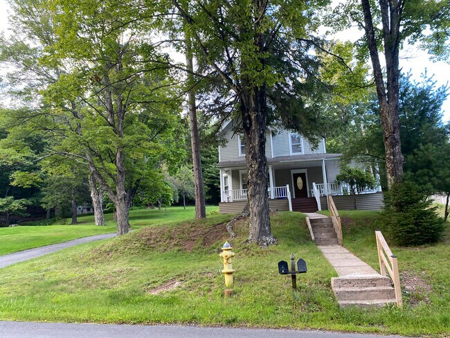 Foto del edificio - 30 Revonah Hill Rd