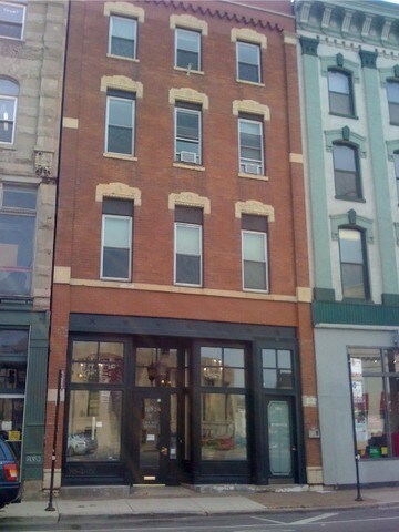 Primary Photo - 1182 N Milwaukee Ave