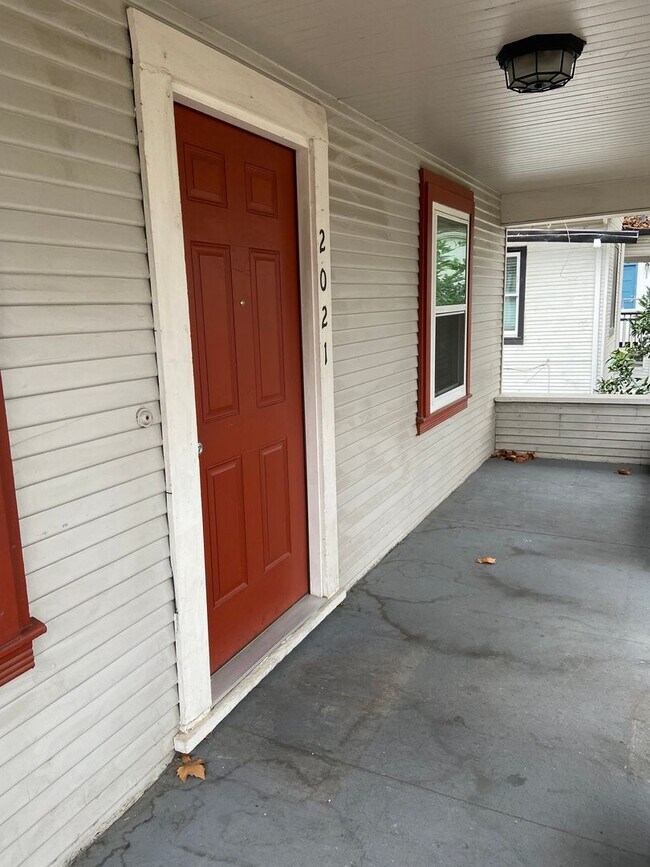 Foto del edificio - Beautiful 2 Bdrm, 1 Bath Downtown Sac Remodel!