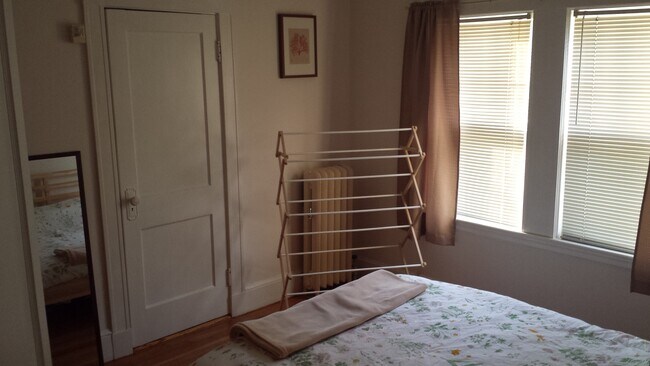 Bedroom Twi - 81 Turner St