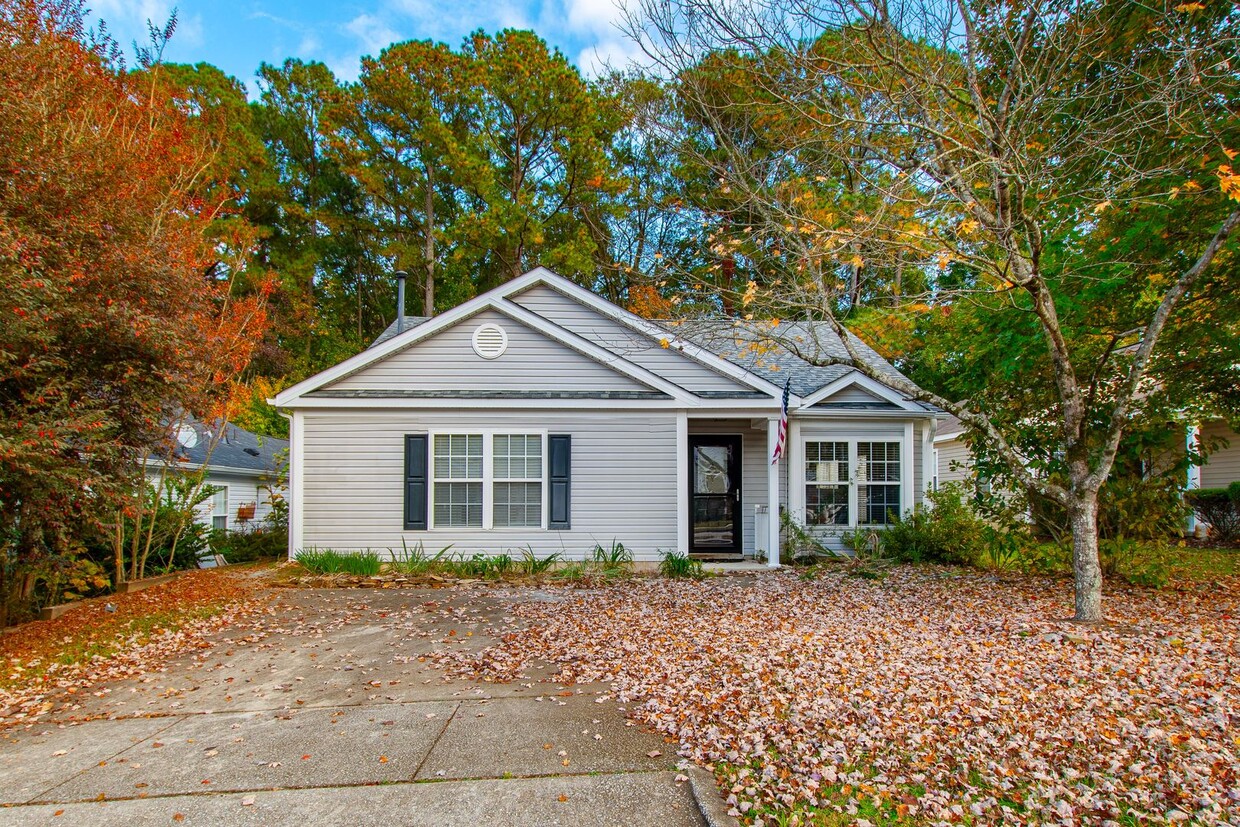 Primary Photo - Charming Ranch Home in Apex with Vaulted C...