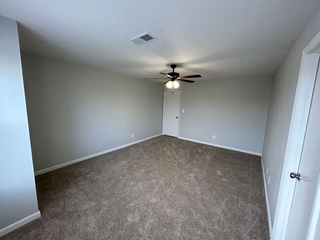 Foto del edificio - 15283 Mill Valley Dr