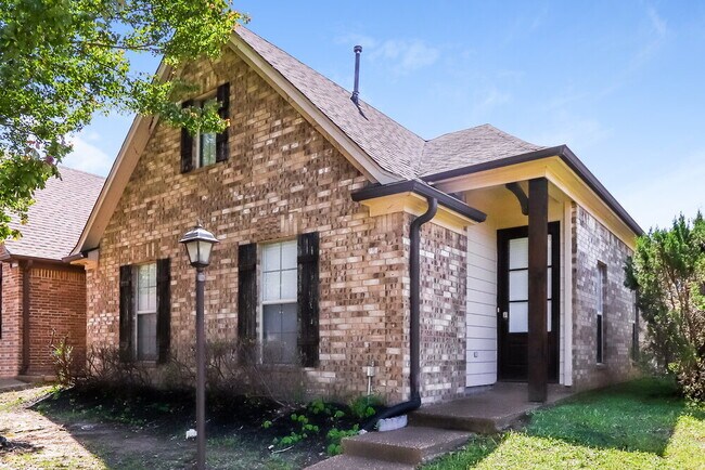 Foto del edificio - 6885 Lagrange Grove Dr