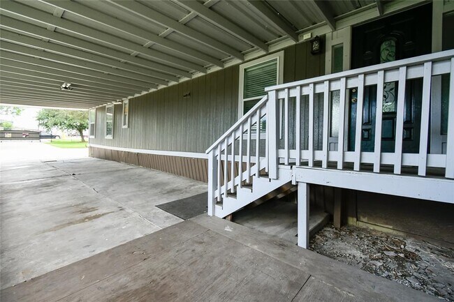 Building Photo - 22 Niederwald Dr