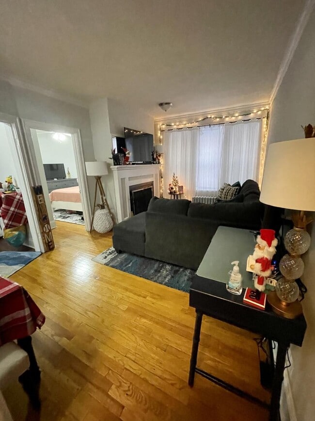Building Photo - 1 bedroom in Chicago IL 60657