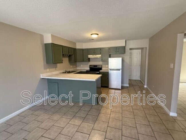 Foto del edificio - 2215 Hurst Ln