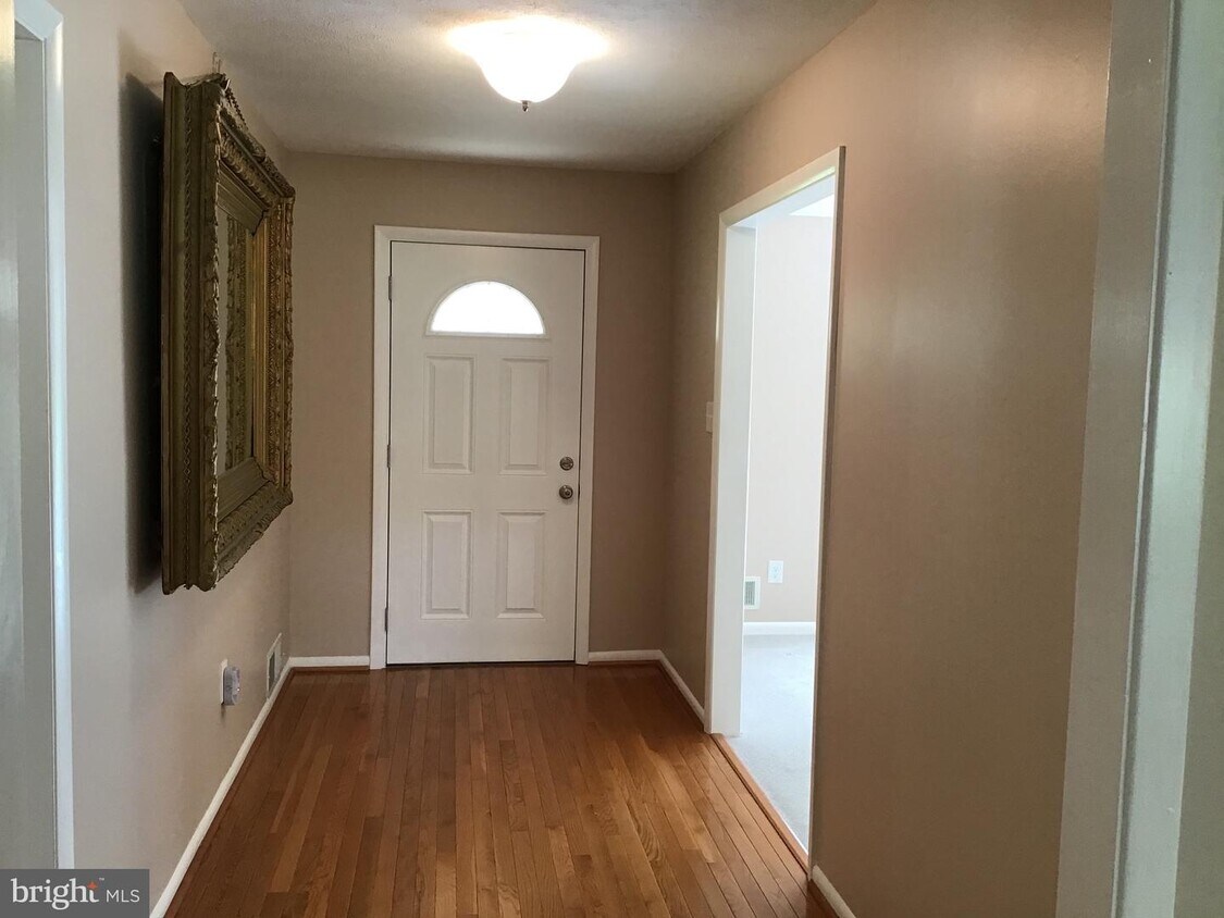 Primary Photo - 220 Emerald Hill Dr
