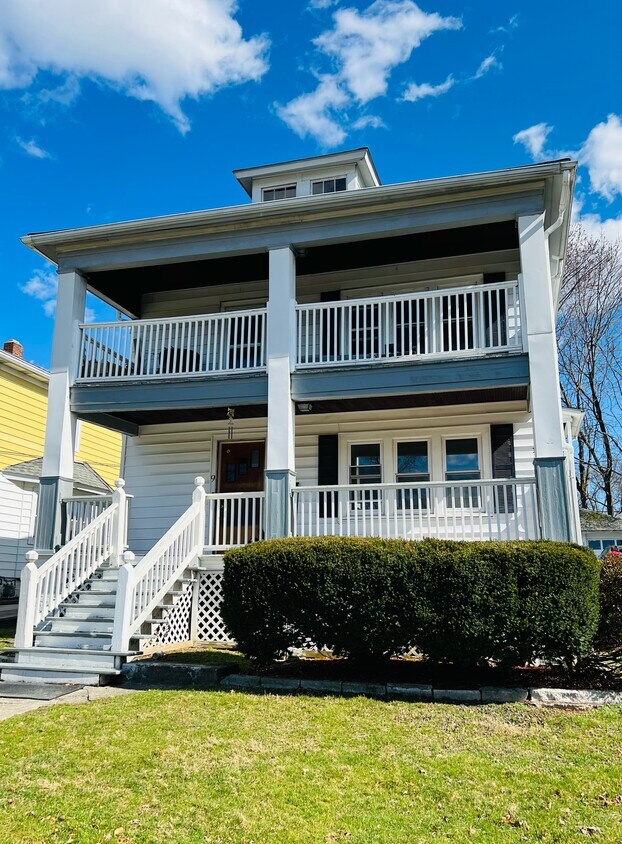 Front Extrerior - 9 E Willow St