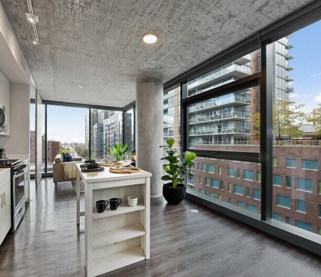 Building Photo - 771 S Clark St