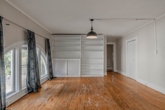 Building Photo - 615 Holcomb St
