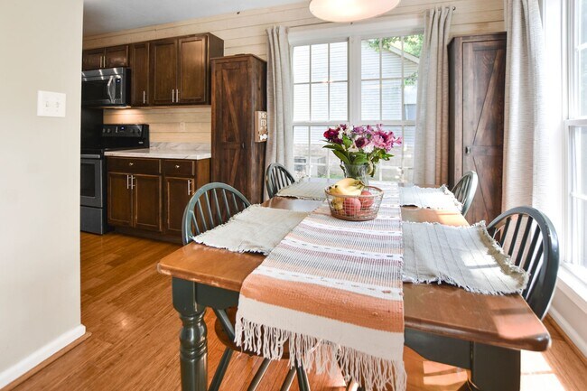 Building Photo - Pet Friendly Three Bedroom with Pool!