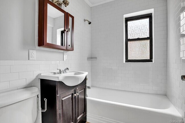 Building Photo - 73 Hilbert St