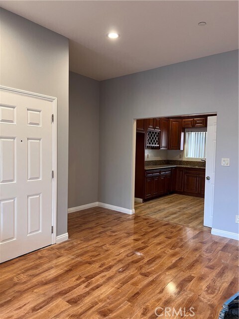 Foto del edificio - 7462 Radford Ave