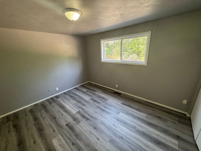 Foto del edificio - 213 Sunnyridge Ct