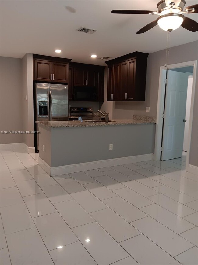 Building Photo - 6040 Shaker Wood Cir