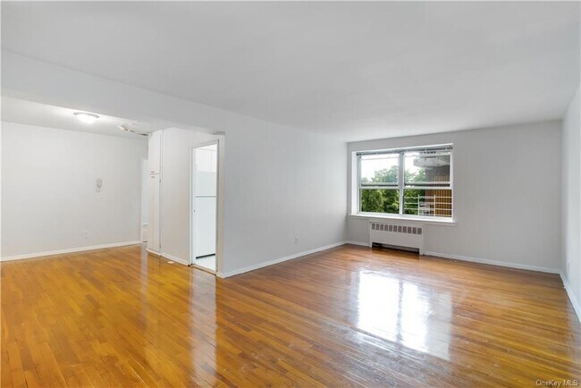 Building Photo - 730 Pelham Rd
