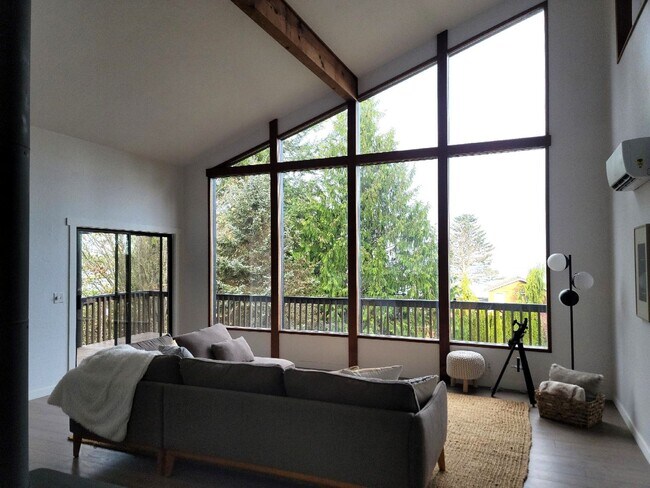 Foto del edificio - Beautifully Crafted 3 Bedroom Home in Hans...