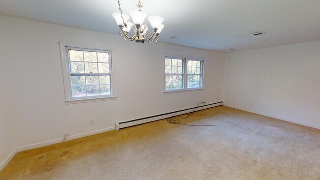 Building Photo - 2090 Oakland Dr