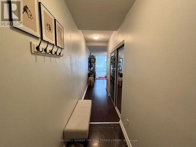 Building Photo - 263 Wellington St W